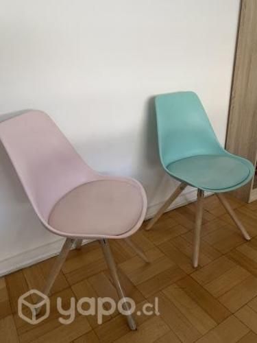 Sillas Eames Rosa y Celeste
