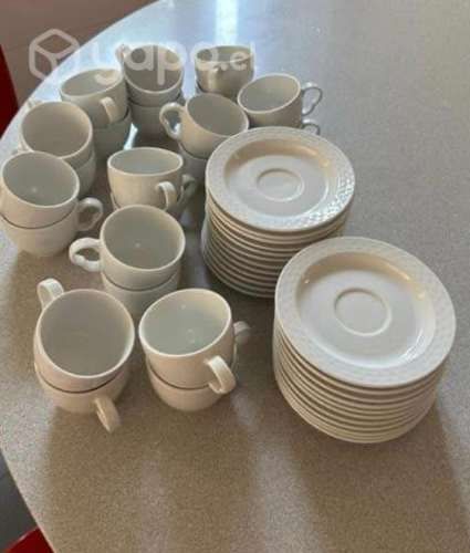 Juego de 24 tazas de café chico. Porcelana Italian