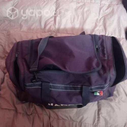 Vendo  bolso deportivo grande marca diadora