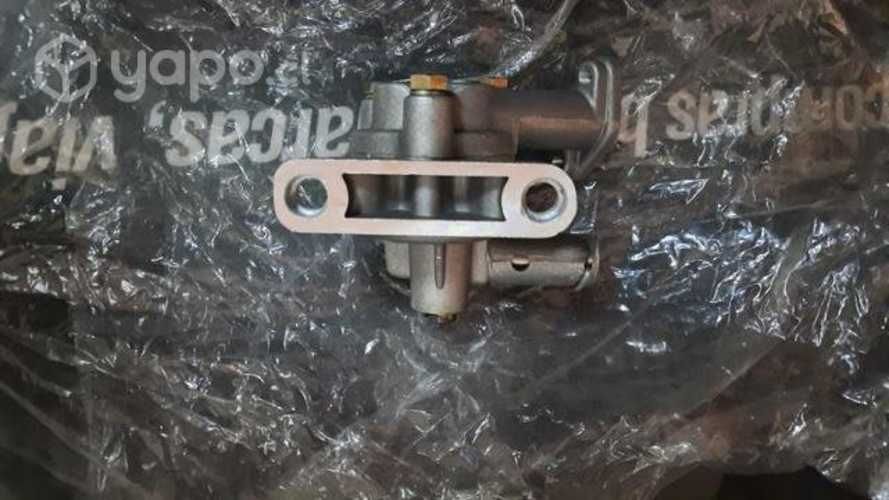 Bomba de aceite Charade