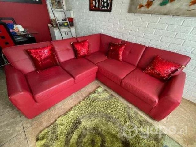 Hermoso living tipo L de eco cuero rojo, impecable
