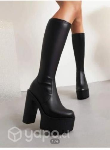 Botas altas con plataforma y tacón grueso