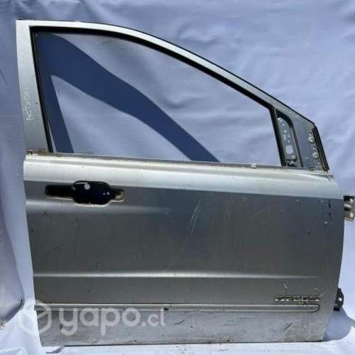 Puerta delantera derecha Ssangyong Actyon 2010