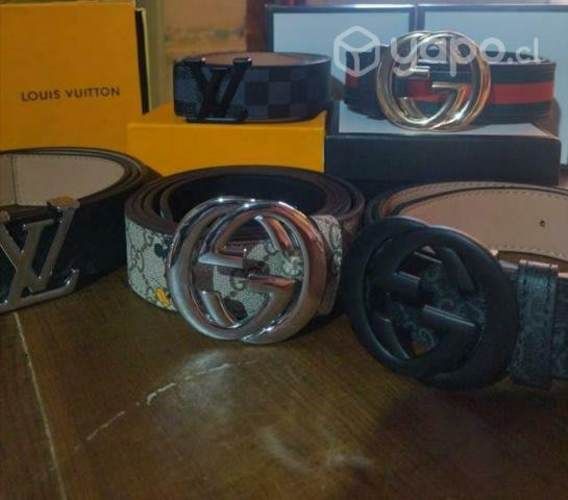 Cinturónes Gucci y Luis vouiton