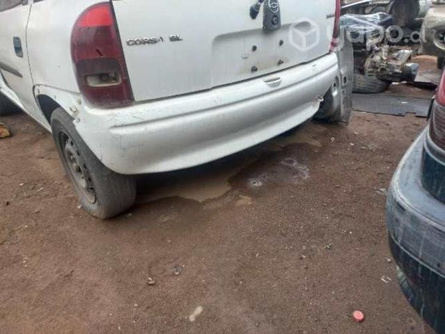 Parachoque trasero chevrolet corsa 2002