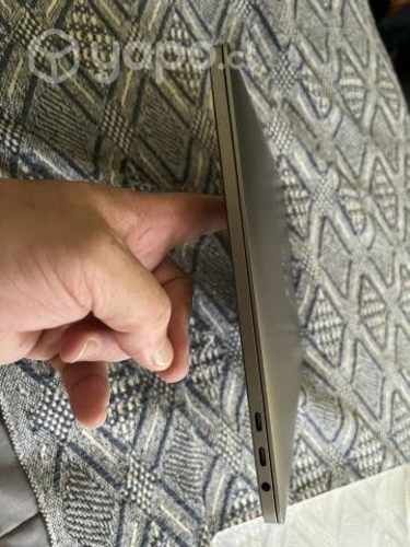 MacBook Pro por renovación sin detalles