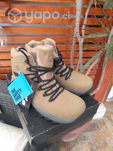 Zapatos de seguridad marca bata, nuevos,