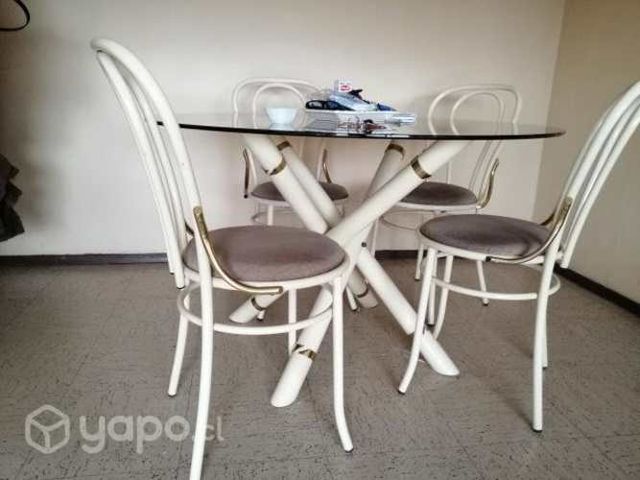 Mesa con seis sillas