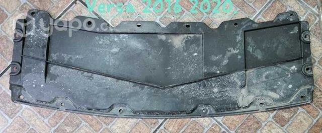 Cubre frontal inferior Versa 2016 2020 buen estado