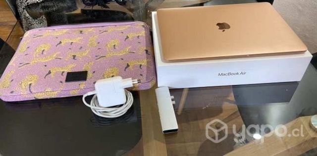 MacBook Air M1 con accesorios originales
