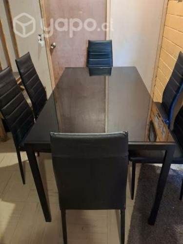 Comedor. Mesa de vidrio 6 sillas firmes de eco cue