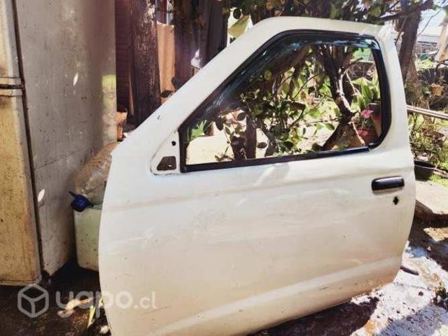 Puerta delantera derecha nissan terrano