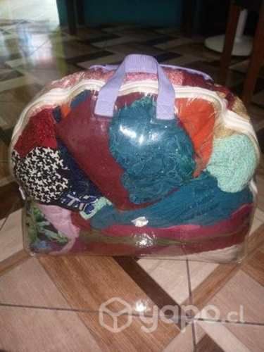 Bulto de vestuario de mujer