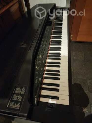 Piano eléctrico (clavinova) marca Yamaha CVP55