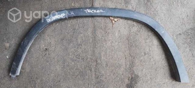 Moldura delantera izquierda Tracker