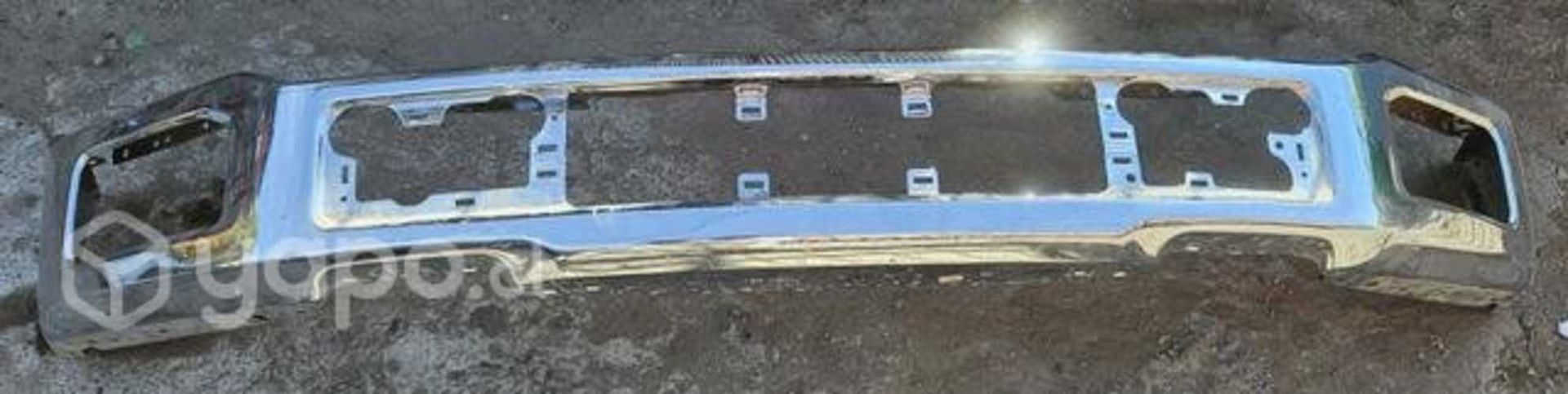 Parachoques delantero F buen estado