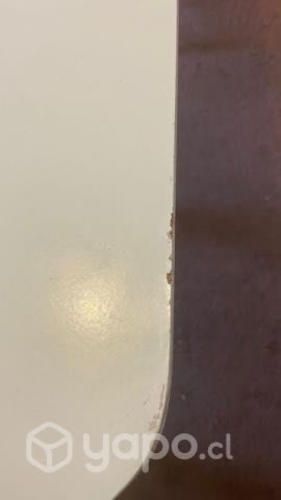 Mesa - tablero de melamina con dos caballetes