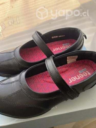 Zapatos escolares para niña