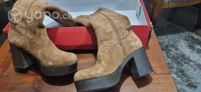 Botas mujer gamuza Bruno Rossi casi nuevas