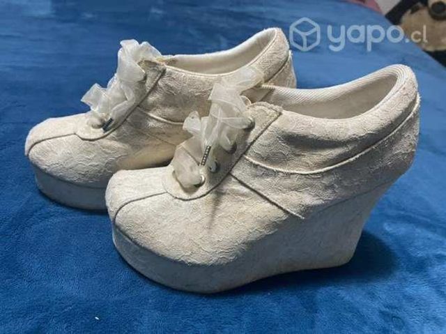 Zapatos color marfil número 37