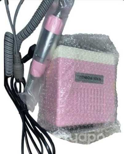 Torno o limpia uñas