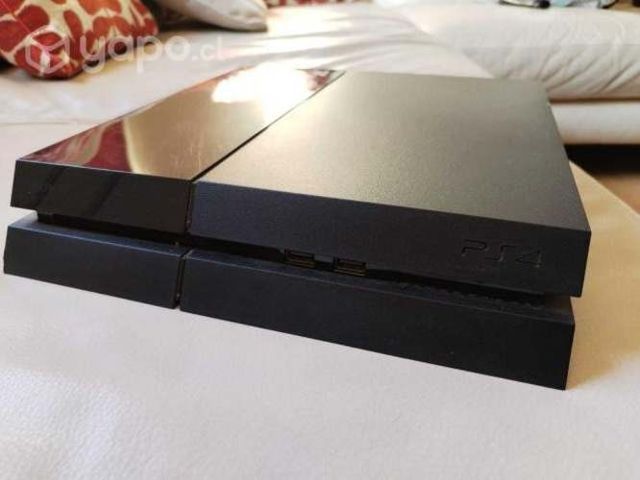 Playstation 4 (PS4) + 3 controles