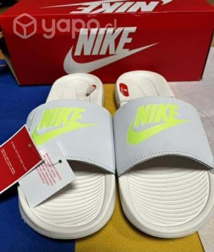 Nike Sandália Slide Urbana Mujer
