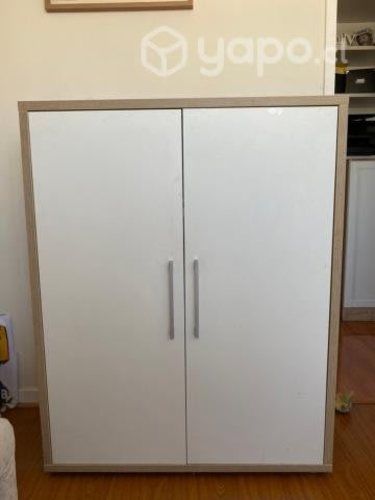 Mueble con puertas