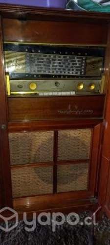mueble con radio antigua RCA Victor