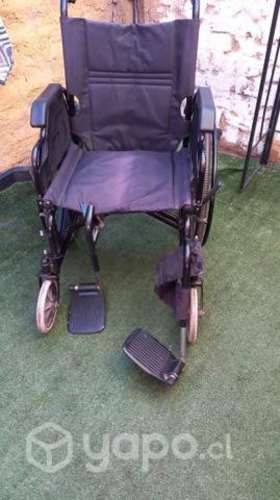 Silla de rueda y bota