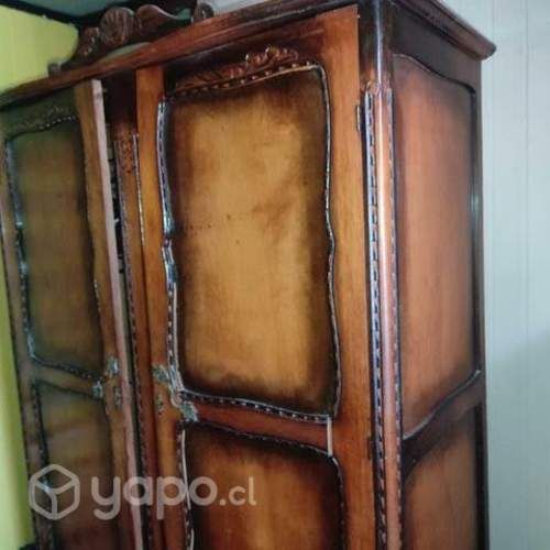Ropero antiguo , buen estado