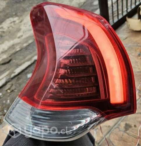 Foco costado izquierdo 3008 2014 2016 detalle