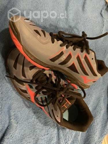 Mizuno Wave Hurricane 3