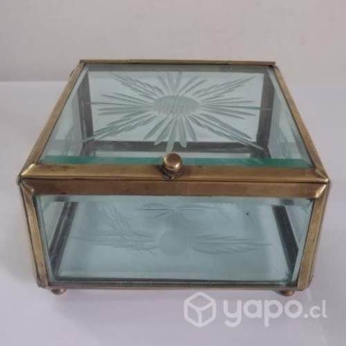 Caja de bronce (Vidrios biselados)