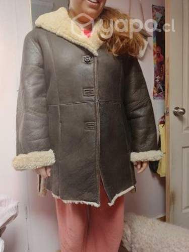 Abrigo de oveja y cuero natural sin uso talla L