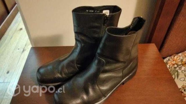 Botas de cuero negras