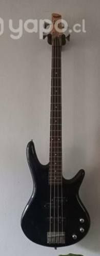 Bajo eléctrico Ibanéz con Ampli y efectos
