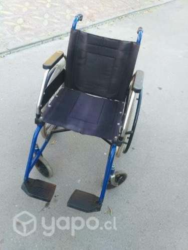Silla de ruedas azul de adulto