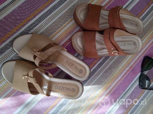 Dos pares de zapatos damas