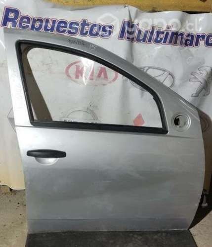 Puerta delantera derecha Renault Duster 2015 sin v