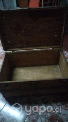 Baúl de madera antiguo