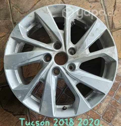 Llanta Tucson 2018 2020 detalle (rayas leves)