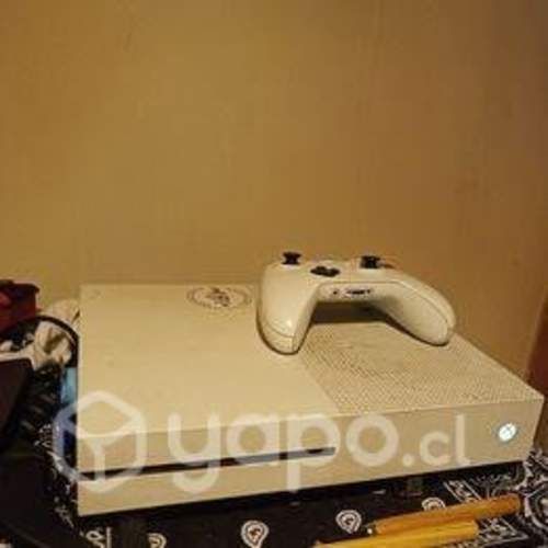 Xbox One S, con un control y 3 juegos