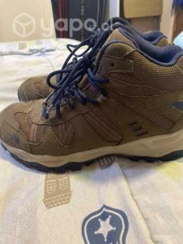Zapatillas North Face talla 35.