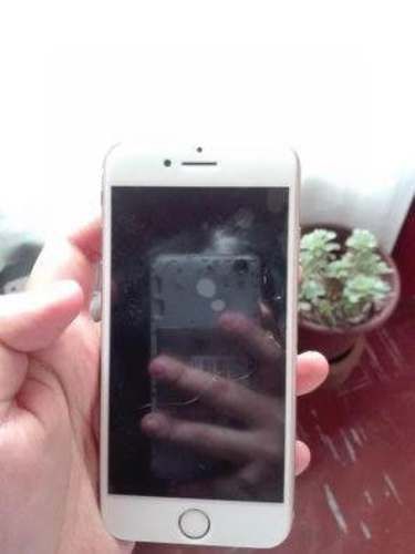 IPhone 8 con pantalla trizada