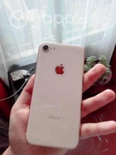 IPhone 8 con pantalla trizada