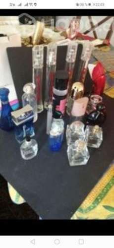 Botellas. 15 vacías de perfumes 1.000 entrega