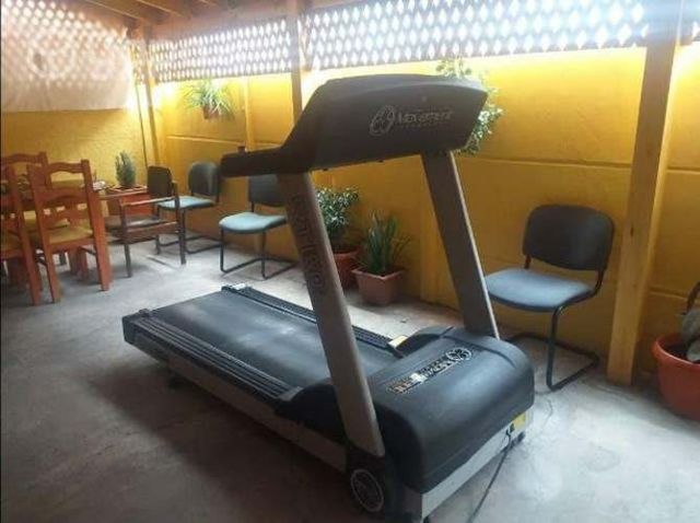 Maquina trotadora funcionando con detalle