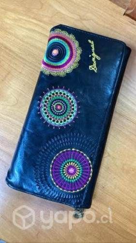 Billetera marca Desigual