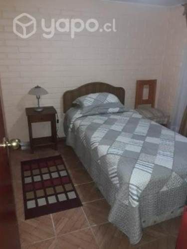 Pieza con baño exclusivo y estacionamient